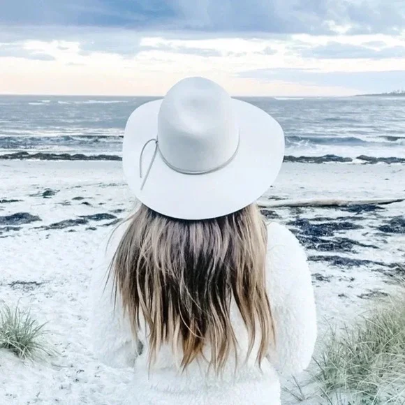 Beige felt hat - Picture 8 of 13